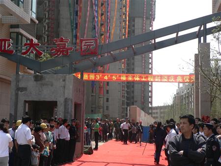 “918博天堂嘉园”：庆新颜高楼林立 奏凯歌华丽新篇