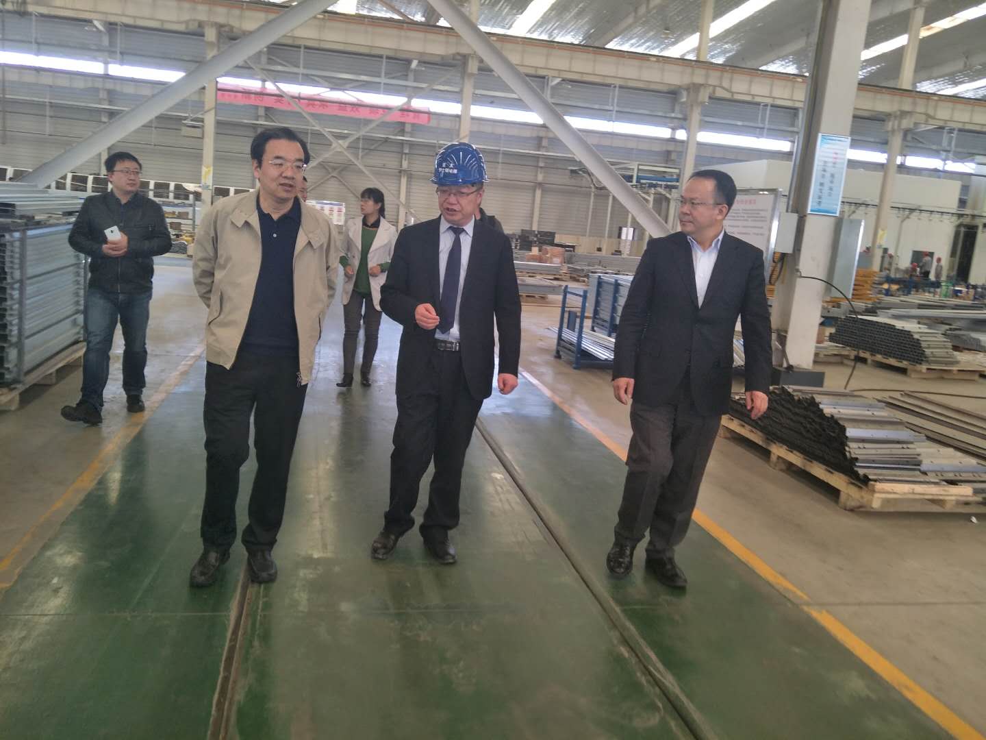 财政部驻甘专员办事处党组书记杨瑞金，兰州市副市长牛向东一行参观考察兰州新区918博天堂伊士顿电梯厂